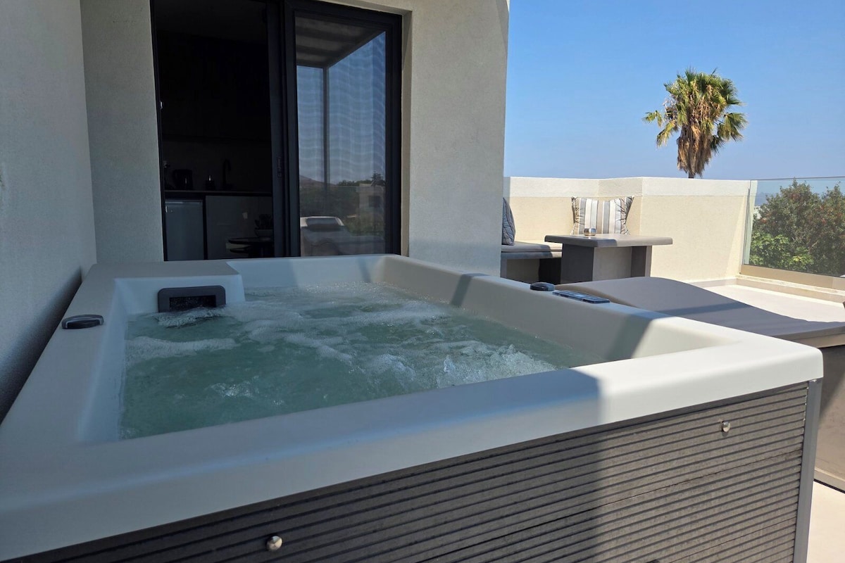 Penthouse Apartment with Outdoor Hot Tub | Private spa tub