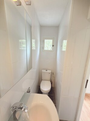 Shower, towels, soap, toilet paper - Lou Paradou (Rayol-Canadel-sur-Mer)