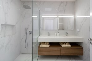 Hair dryer, towels - Premium villa on the seafront in Madalena|BayShore (Madalena do Mar)