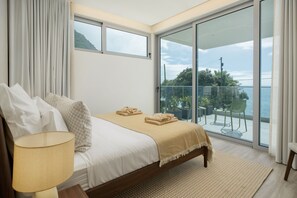 4 bedrooms, iron/ironing board, WiFi, bed sheets - Premium villa on the seafront in Madalena|BayShore (Madalena do Mar)