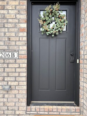 Exterior detail - 
Blue nest - Awesome 3-bedroom bungalow with AC in charming Elizabethtown (Elizabethtown)