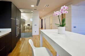 Căn hộ, 4 phòng ngủ, hiên, quang cảnh vườn | Nội thất