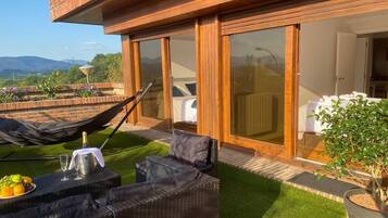 Căn hộ, 4 phòng ngủ, hiên, quang cảnh vườn | Ngoại thất