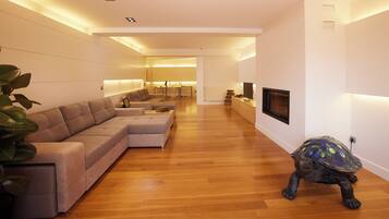 Căn hộ, 4 phòng ngủ, hiên, quang cảnh vườn | Hành lang