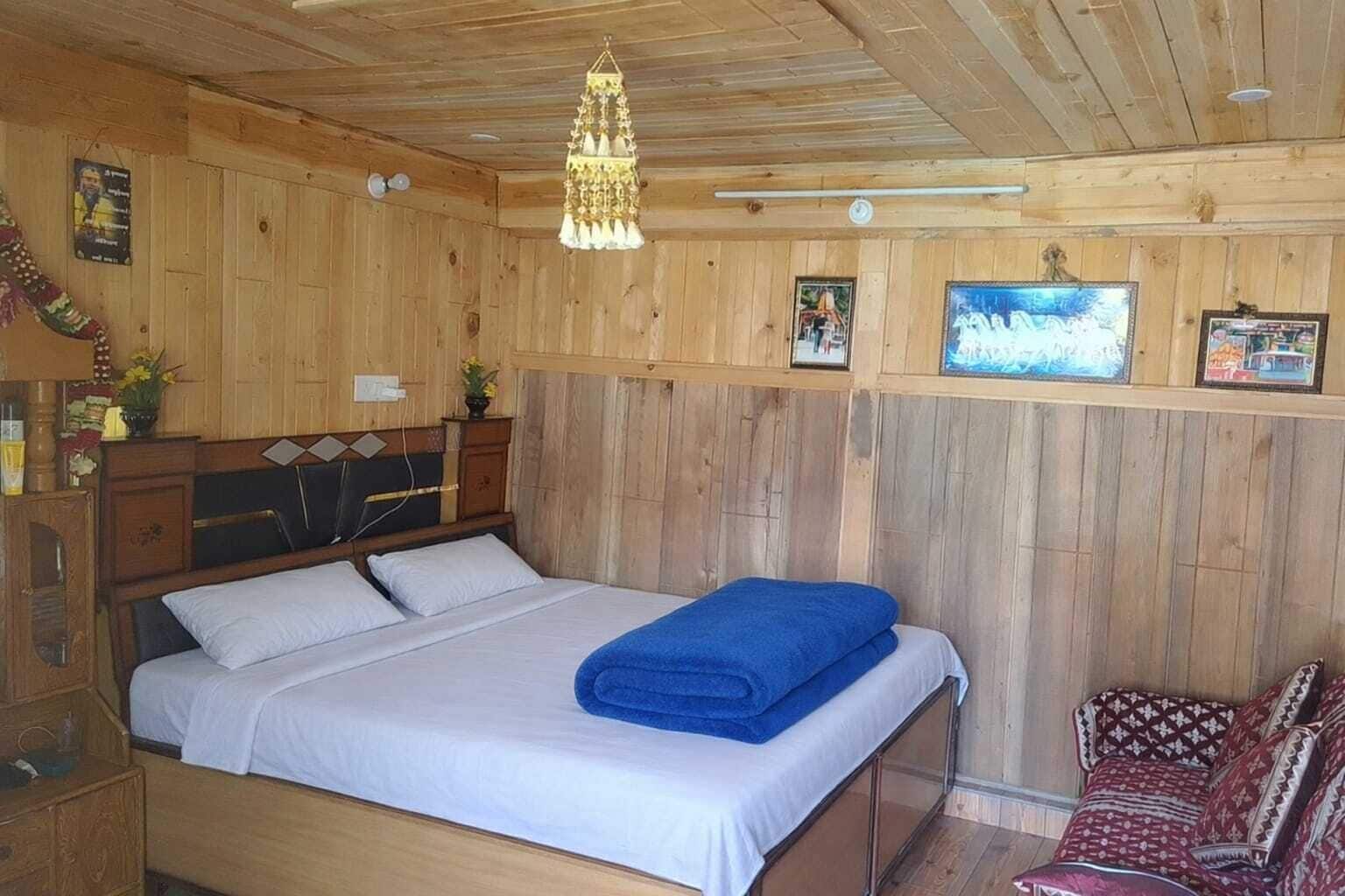 Family Room, 4 Bedrooms, Balcony, Hill View