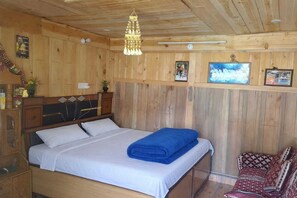 Familieværelse - 4 soveværelser - balkon - bakkeudsigt