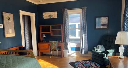 Charming, cozy studio -- just half a block from Mayo!