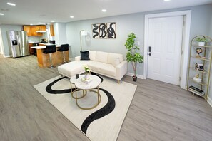 Living area - Modern 2BR Gem• Free Parking/10 min Midway Airport/15 min Dtwn (Cicero)