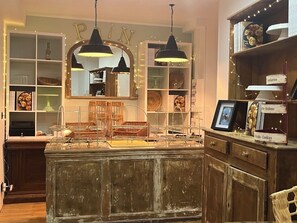 Miscellaneous - Four beautiful rooms above an Artisan Bakery in Flavigny-sur-Ozerain, heaven (Flavigny-sur-Ozerain)