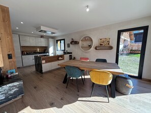Dining - Magnificent new chalet with garden in the center of the village (Les Houches)