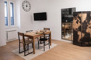 Dining - Vrbo Property (Roma)