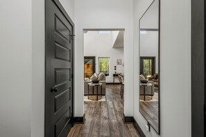 Interior - Luxury Cabin/ 3 min to Winery/ Hot tub/ 3 Fireplaces/ 3 Masters/ Pizza Oven (Talking Rock)