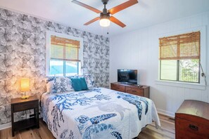 4 bedrooms, iron/ironing board, WiFi, bed sheets