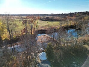 A river, a tent, and a grassy field with trees. - ★Escape & Relax ~ Breathtaking Creekside Getaway with Outdoor Tub★ (Georgetown)