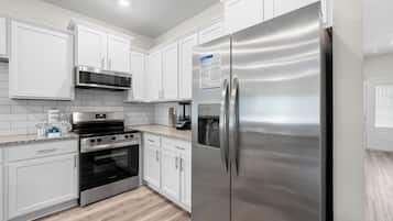 Executive House, 4 Bedrooms, Patio | Private kitchen