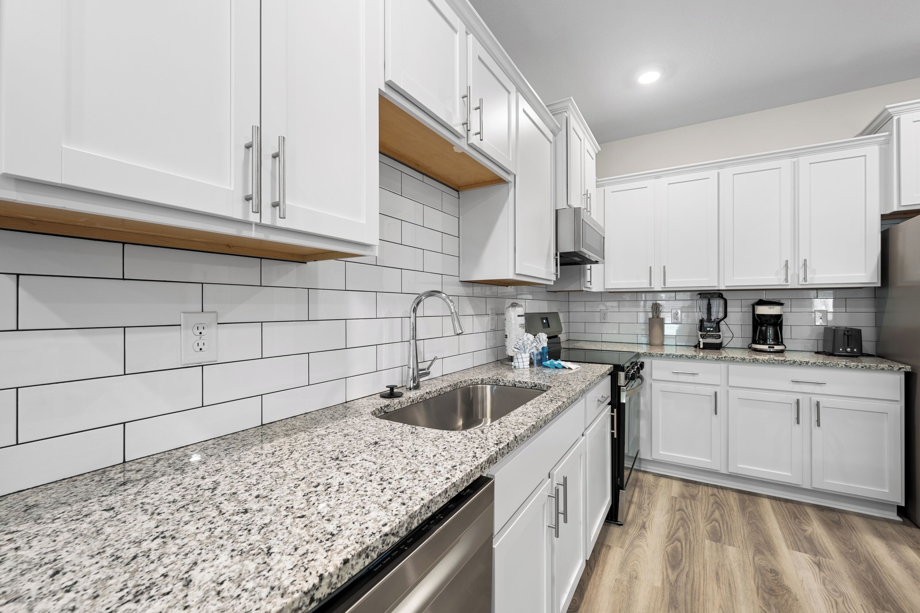 Executive House, 4 Bedrooms, Patio | Private kitchen