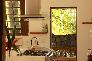 Private kitchen - Casa Janaina (Ilhabela)