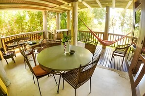 Phòng 3 | Khu ẩm thực ngoài trời