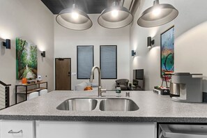 Interior - Lambeau Loft - Downtown GB & KI Convention (Green Bay)