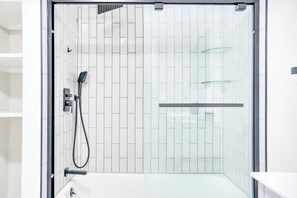 Shower, towels, soap, toilet paper - Catskills getaway with all modern comforts (Kerhonkson)