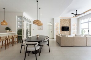 Dining - Mediterranean 3BR Villa Near Fins Beach (Canggu)