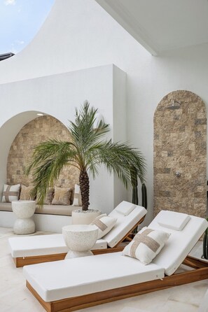 Property grounds - Mediterranean 3BR Villa Near Fins Beach (Canggu)