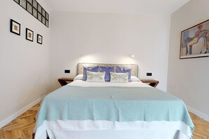 1 bedroom, iron/ironing board, bed sheets - Stylish Apartment by Plaza Santa Ana (Madrid)