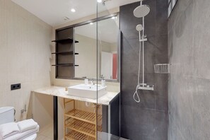 Towels - Stylish Apartment by Plaza Santa Ana (Madrid)