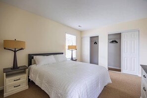 Room - Keystone Garden Villa A (Indianapolis)