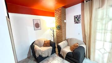 Deluxe-sviitti, näköala puutarhaan | Oleskelualue