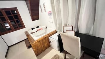 Kahden hengen superior-huone, oma kylpyhuone, näköala puutarhaan | Sisätilat