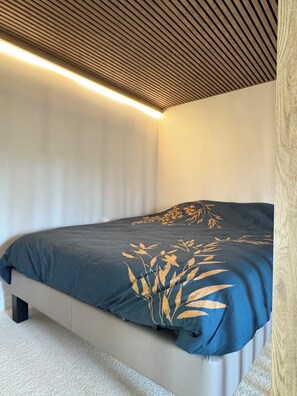 Room - Vrbo Property (Prissé)