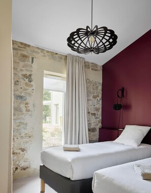 9 habitaciones, tabla de planchar con plancha, cuna de viaje y wifi 