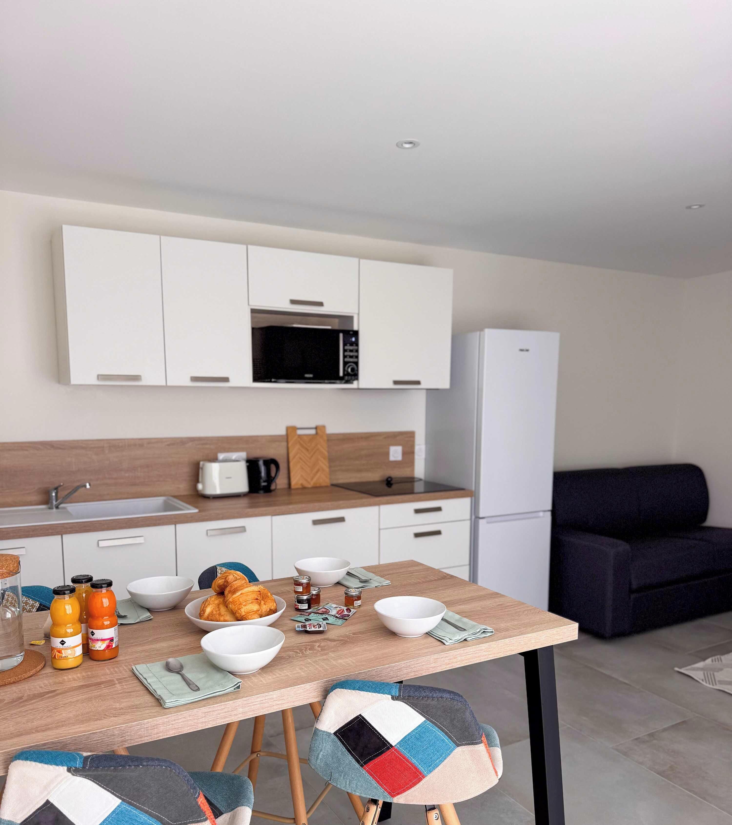 Fridge, microwave, coffee/tea maker, electric kettle