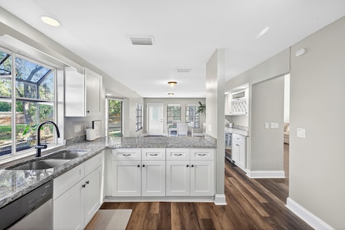 Private Pool Home Near Beaches & Downtown w/ Spacious yard