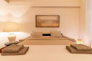 1 dormitorio, tabla de planchar con plancha, wifi y ropa de cama
