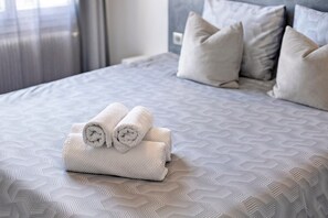 1 bedroom, iron/ironing board, WiFi, bed sheets - Modern T2 Apartment in Cannes – Steps from the Beach and La Croisette (Cannes)