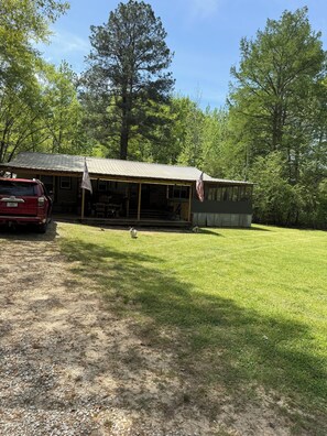 Exterior - Escape to this perfect 3BR, 2BA spacious lakeside cabin! (Coffeeville)