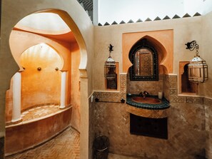 Deluxe Suite, Patio, Garden View | Bathroom - Lalla Soulika (Tanger)