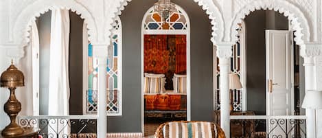Elite Suite, Ensuite (Fendeq Suite) | Premium bedding, minibar, in-room safe, blackout drapes