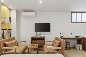 Basic Quadruple Room, Multiple Beds, Non Smoking, Private Bathroom | Living area - Hotel Rakurakuan (Kyoto City)