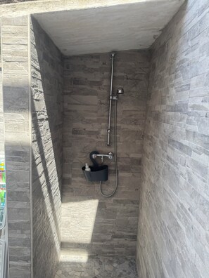 Shower, hair dryer, bidet, towels - Nanzi Mare vacation home in Apulia a stone's throw from the sea of Salento (san pietro in bevangna)