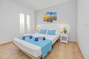 3 bedrooms, iron/ironing board, free WiFi, bed sheets - Villa Som 5 with swimming pool, close to restaurants and shops (Alcudia)