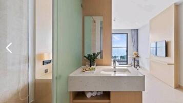 Premier Double Room, Balcony, Sea View | Bathroom
