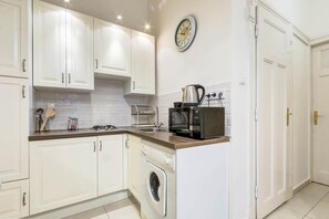 Kitchen - IMCT - Fashion Street Luxury Apartment (Budapest)