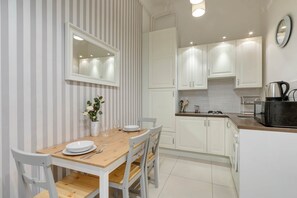 Kitchen - IMCT - Fashion Street Luxury Apartment (Budapest)