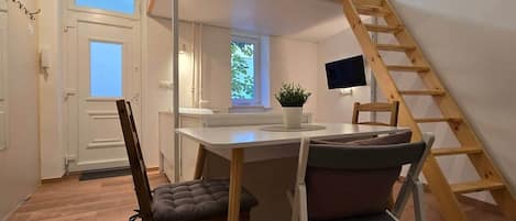 Living room/Dining area