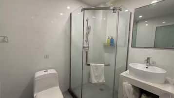 Shower, hair dryer, towels, shampoo