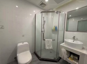 Bathroom - QīTiānYōupǐnZhāngjiājièDàyōngGǔchéngDiàn (Zhangjiajie)