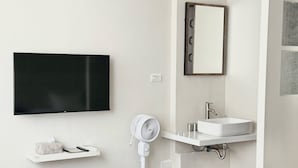 Tek Büyük veya İki Ayrı Yataklı Oda, Sigara İçilmez | Ücretsiz kablosuz İnternet 